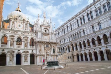 İç avluya Doge Sarayı