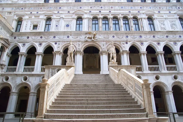 Grandiose marble stairway — Stock Photo, Image