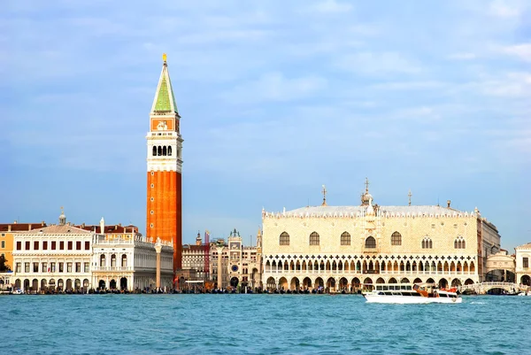 Vista milagrosa del terraplén veneciano — Foto de Stock