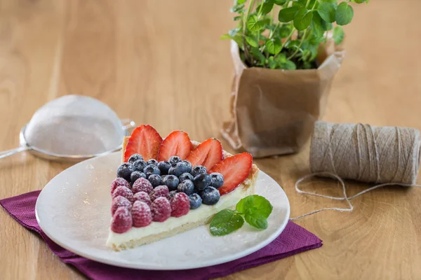 Tart with strawberries and berreis and whipped cream — Stock Photo, Image