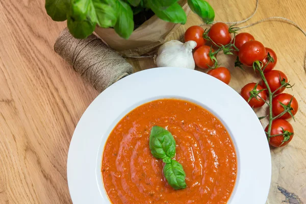 Fresh tomato soup — Stock Photo, Image