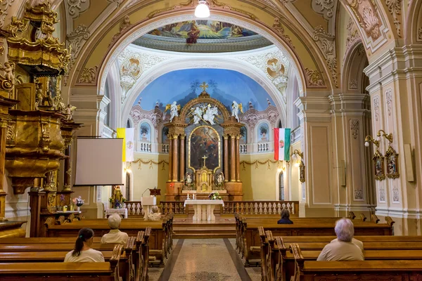 Interiér v kostele v městě Pecs Maďarsko (Church St. Franci — Stock fotografie