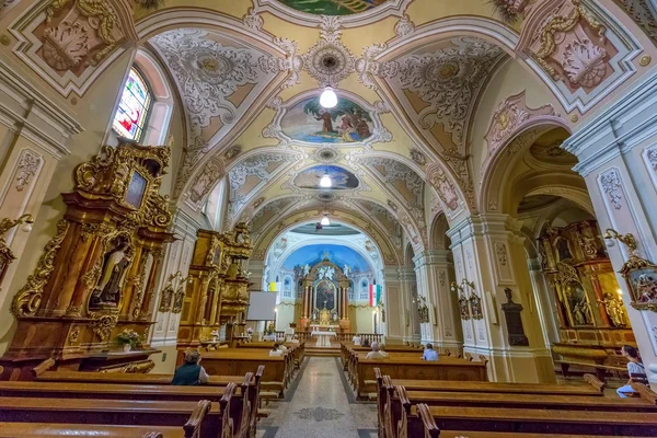 Interior de una iglesia en la ciudad Pecs de Hungría, (Iglesia de San Franci —  Fotos de Stock