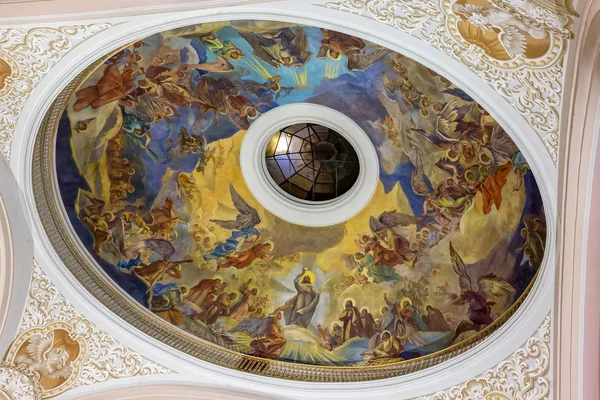 Interior de una iglesia en la ciudad Pecs de Hungría, (Iglesia de San Franci —  Fotos de Stock