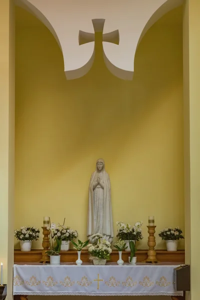 Modern interior of The Holy Spirit Catholic Church of Heviz town — Stock Photo, Image