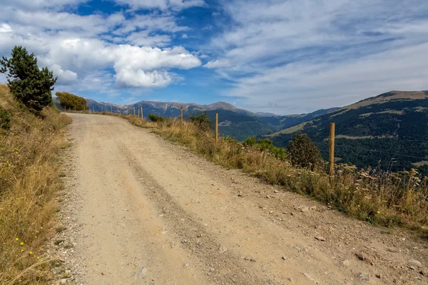 Picos de carretera y montaña en España (Pirineo ) — Foto de Stock