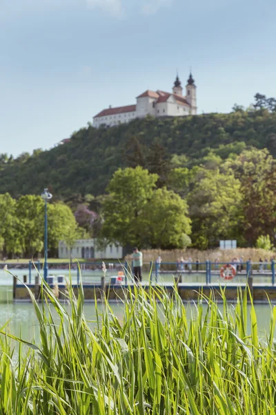 ハンガリーのバラトン湖ティハニ修道院の眺め — ストック写真