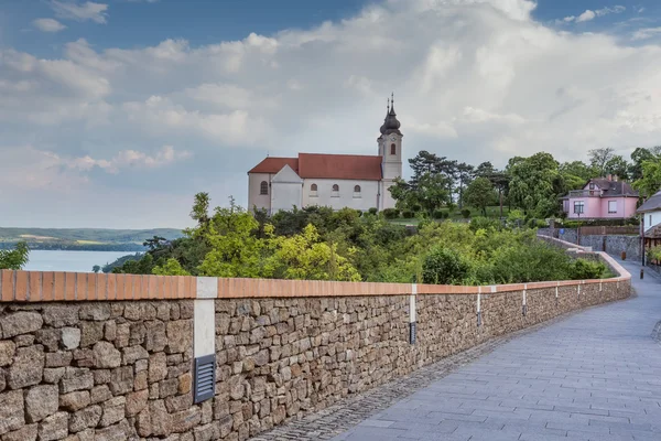 ハンガリーのバラトン湖ティハニ修道院の眺め — ストック写真