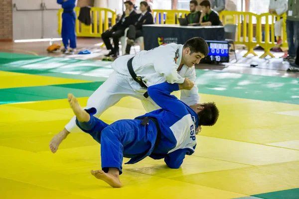 Competidores en los Campeonatos de Judo Senior de Cataluña en Barcelona , — Foto de Stock