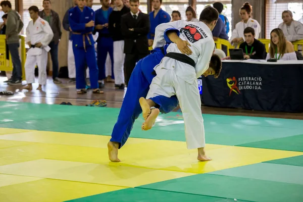 Competidores en los Campeonatos de Judo Senior de Cataluña en Barcelona , — Foto de Stock