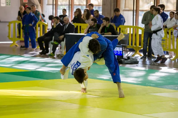 Competidores en los Campeonatos de Judo Senior de Cataluña en Barcelona , — Foto de Stock