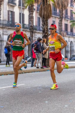 Otmane ben Btaim ve Nacho Caceres koşucu 