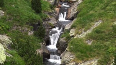 Nehir detay Pyrenees (İspanya) Vall de Nuria, İspanya Pyrenees dağ Vadisi üzerinde