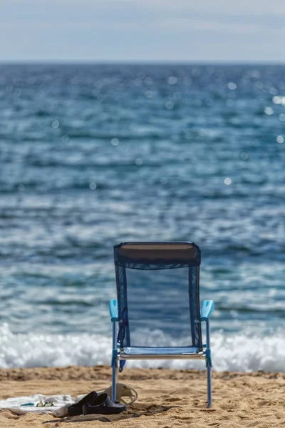 Liegestuhl am Strand ohne Menschen — Stockfoto