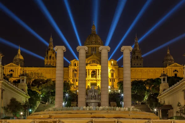 Éjszakai kilátás Nemzeti Múzeum, Barcelona, Spanyolország — Stock Fotó