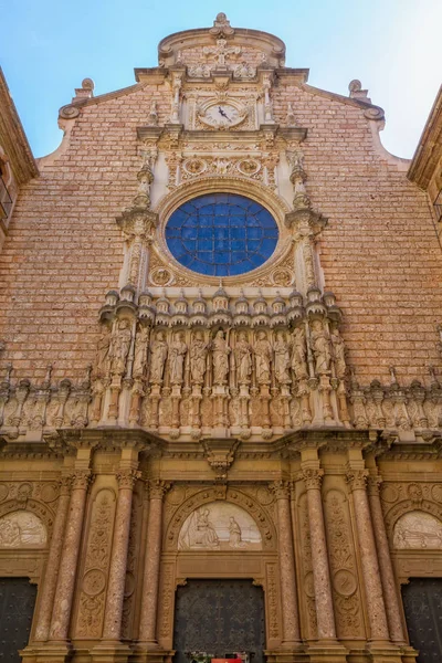 View of Abbey of Santa Maria de Montserrat (founded in 1025), hi — Stock Photo, Image