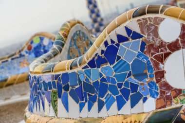 Renkli mozaik çalışmasının ana Teras Park Guell, ayrıntı