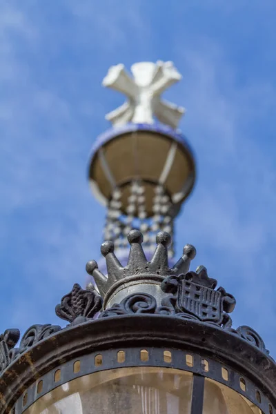 Detail van kleurrijke mozaïek werk van Park Guell. Barcelona Spanje — Stockfoto