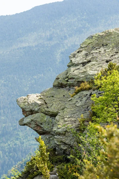 İlginç kaya oluşumları Pyrenees içinde — Stok fotoğraf