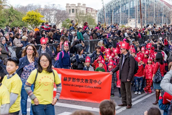 Participantes del desfile chino de año nuevo en Barcelona — Foto de Stock