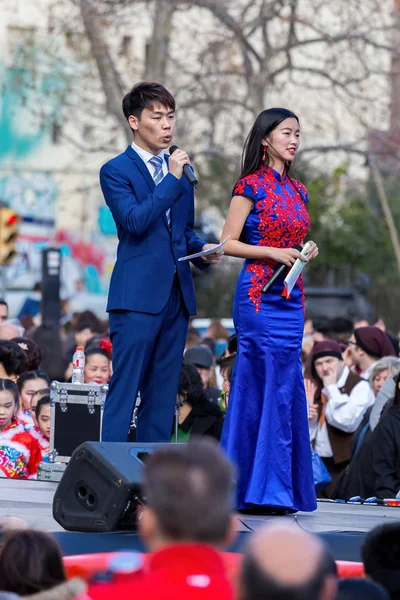 Presentadores del desfile chino de año nuevo en Barcelona —  Fotos de Stock