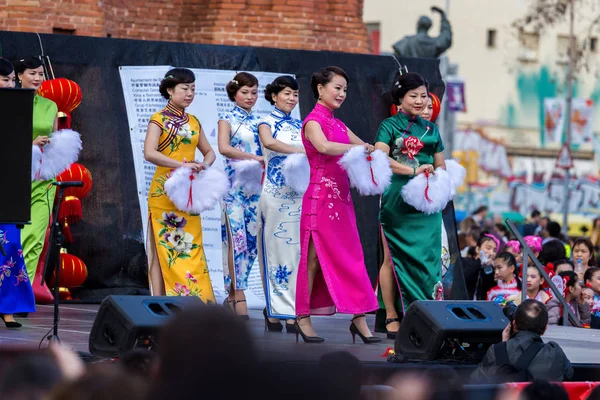 Participantes do desfile de ano novo chinês em Barcelona — Fotografia de Stock