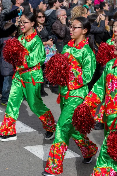 Participantes niños del desfile chino de año nuevo en Barcelona — Foto de Stock