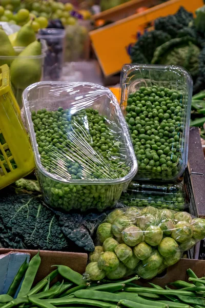 Famoso detalle del mercado (La Boquería) con verduras — Foto de Stock