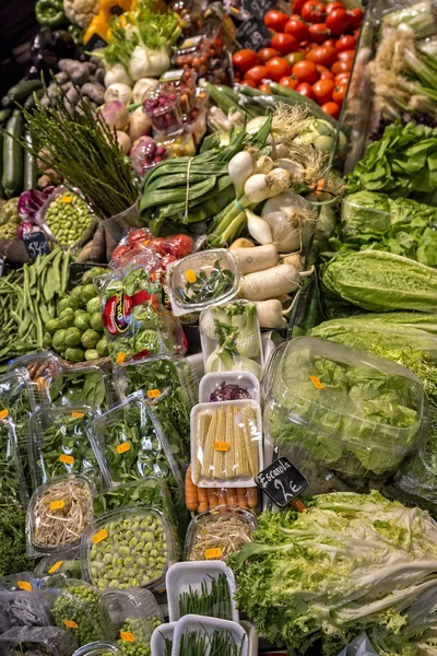 Famoso detalle del mercado (La Boquería) con verduras — Foto de Stock