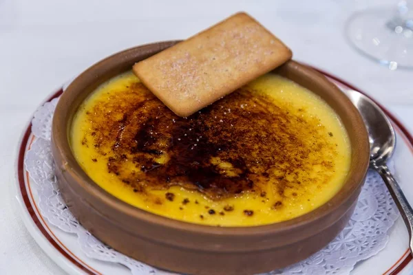 Típico postre dulce español crema catalana — Foto de Stock