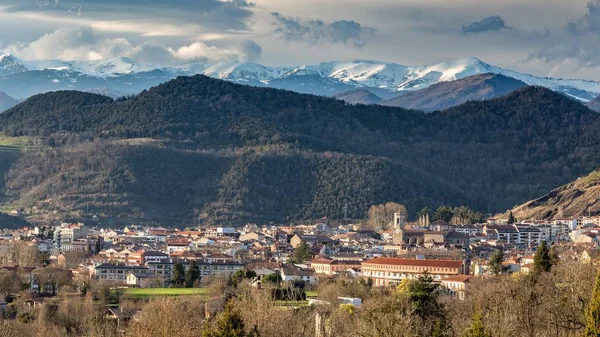 Kleine stadt olot garrotxa region catalunya spanien — Stockfoto