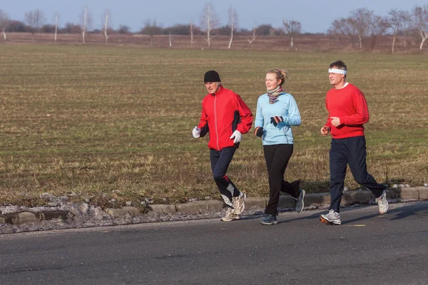 競争のためのトレーニング中のランナー — ストック写真