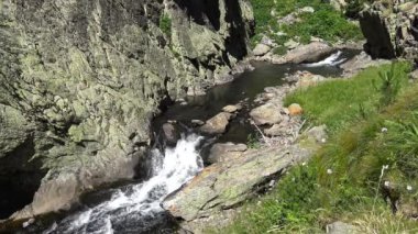 Küçük dere Pyrenees dağ