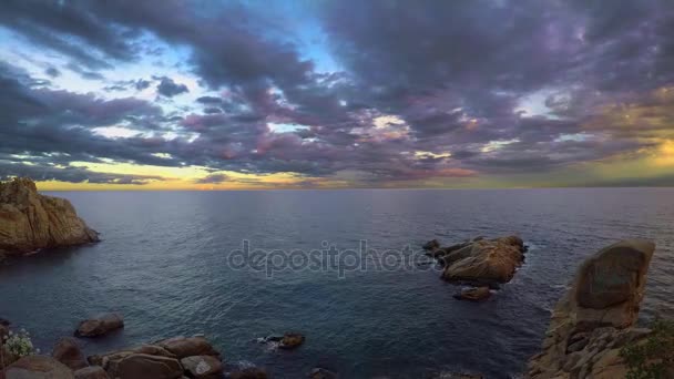 Caducidad de la costa española en verano (Cataluña, Costa Brava), 4k — Vídeo de stock