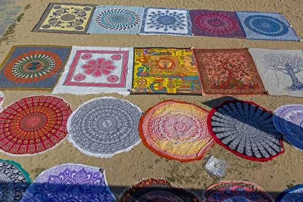 Textiles en venta en la playa de Barcelona de España — Foto de Stock