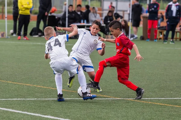 Kid's voetbal kampioenschap in Sant Antoni de Calonge in Spanje, 12 April 2017 — Stockfoto