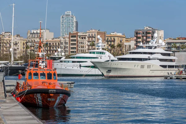 Jacht haven in Barcelona, Spanje, 25 februari. 2017 — Stockfoto