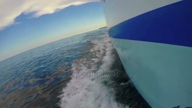 Ağır çekim bir tarafındaki bir gemi