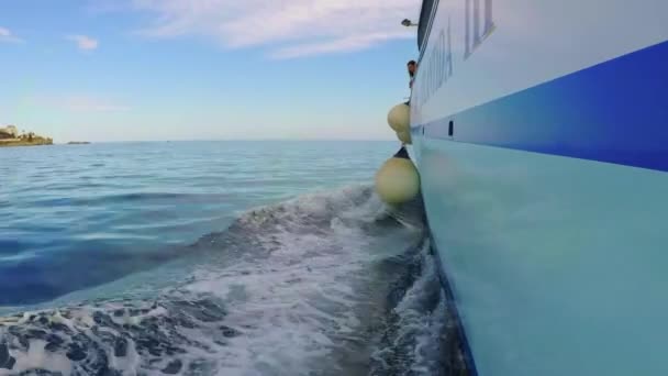 Viaje con un barco de pasajeros — Vídeo de stock