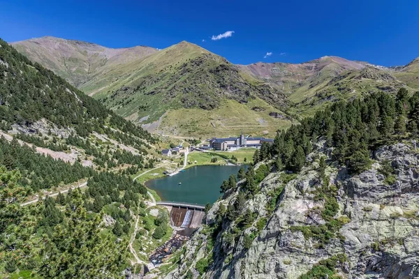 Valley de nuria Heiligtum in den katalanischen Pyrenäen, Spanien — Stockfoto