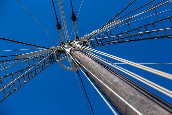 Takeláž plachetnice a velký stožár — Stock fotografie