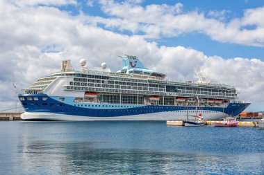Büyük yolcu gemisi Harbor Palamos İspanya, TUI bulma