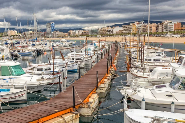 Barcos típicos españoles en el puerto de Palamos, 19 de mayo de 2017 España — Foto de Stock