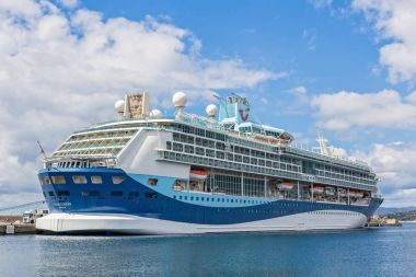 Büyük yolcu gemisi Harbor Palamos İspanya, TUI bulma, 