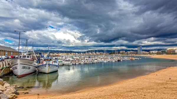 Barcos típicos españoles en el puerto de Palamos, 19 de mayo de 2017 España — Foto de Stock