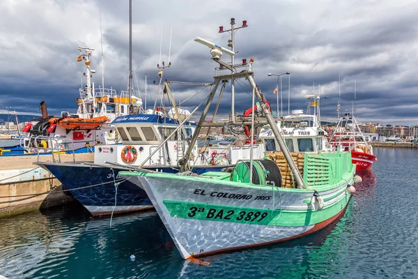 Barcos de pesca espanhóis no porto Palamos, 19 de maio de 2017, Espanha — Fotografia de Stock