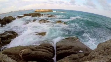 Dalgalar üzerinde kıyı İspanya