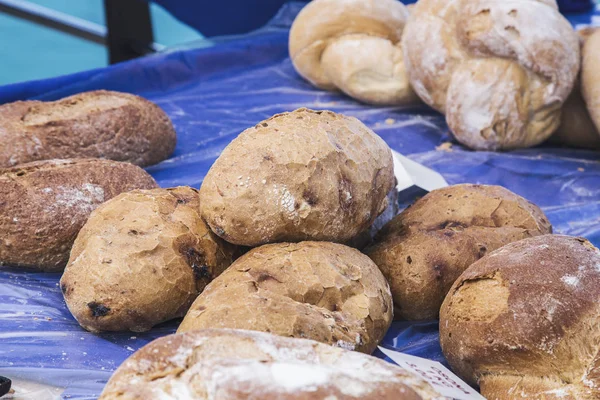 Pane fatto in casa sul mercato — Foto Stock