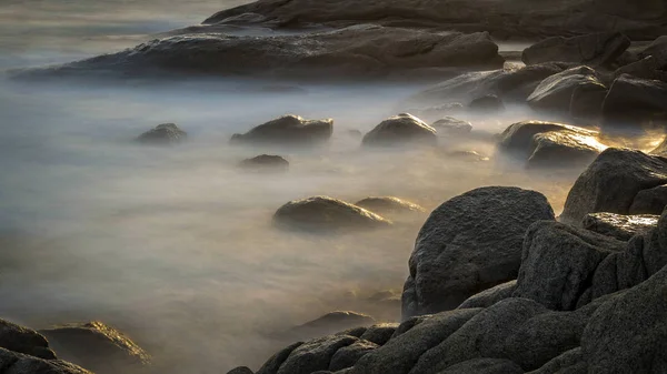 Kust med klippor, lång exponering bilder från Costa Brava — Stockfoto