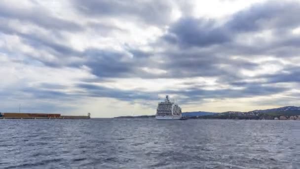 Big cruise ship in harbor Palamos in Spain, Seven Seas Voyager — Stock Video